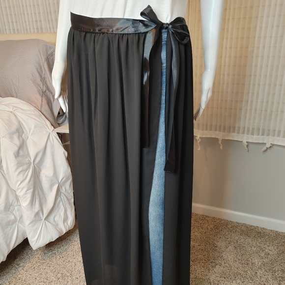 Black Tie Side Maxi Beach Sarong, Black O/S - Picture 5 of 13